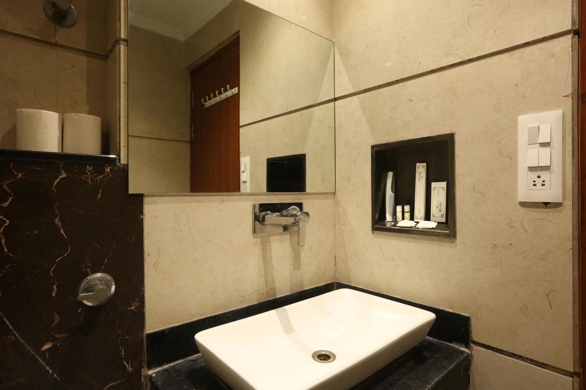 Hotel Arch Suites - Near Aerocity Nueva Delhi Exterior foto